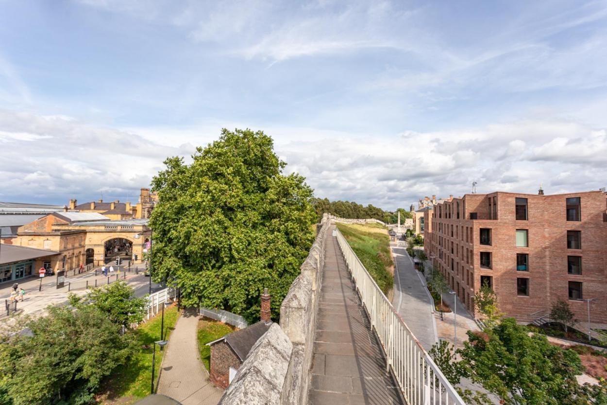 Luxury 2 Bedroom Apartment With Free Parking In The Heart Of York Exterior photo